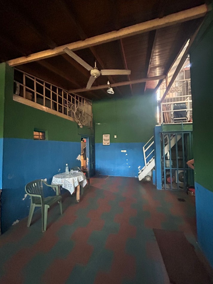 CASA EN VENTA CON LOCALES, villa de mayo 