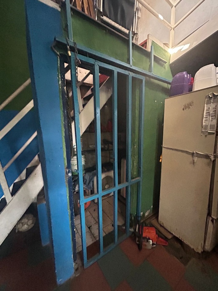 CASA EN VENTA CON LOCALES, villa de mayo 