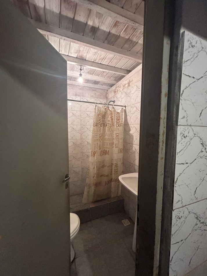 CASA EN VENTA CON LOCALES, villa de mayo 