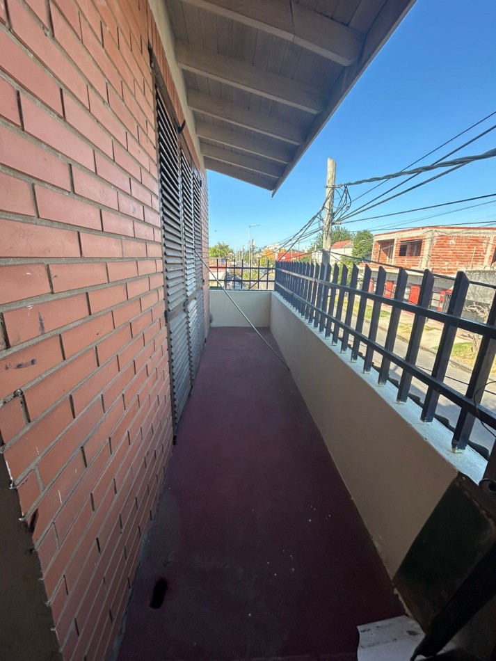 CASA EN VENTA CON LOCALES, villa de mayo 