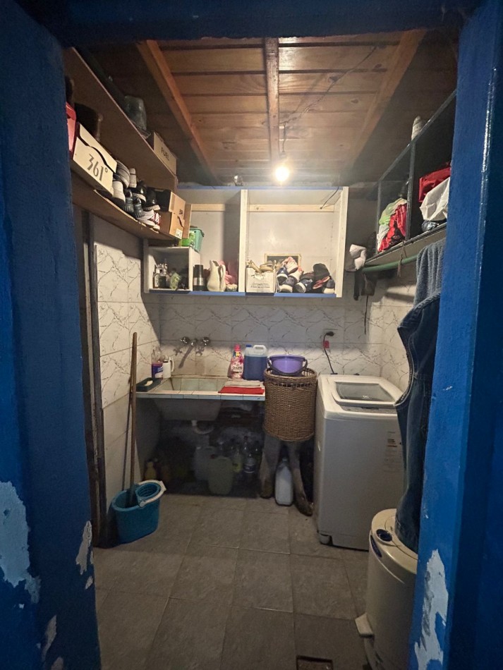 CASA EN VENTA CON LOCALES, villa de mayo 