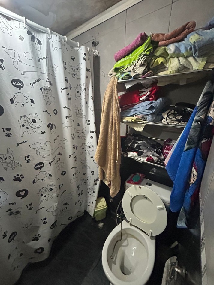 CASA EN VENTA CON LOCALES, villa de mayo 