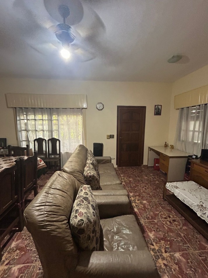 CASA EN VENTA CON LOCALES, villa de mayo 