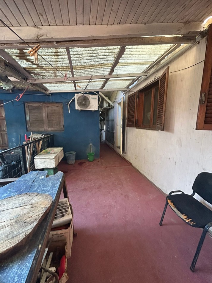 CASA EN VENTA CON LOCALES, villa de mayo 