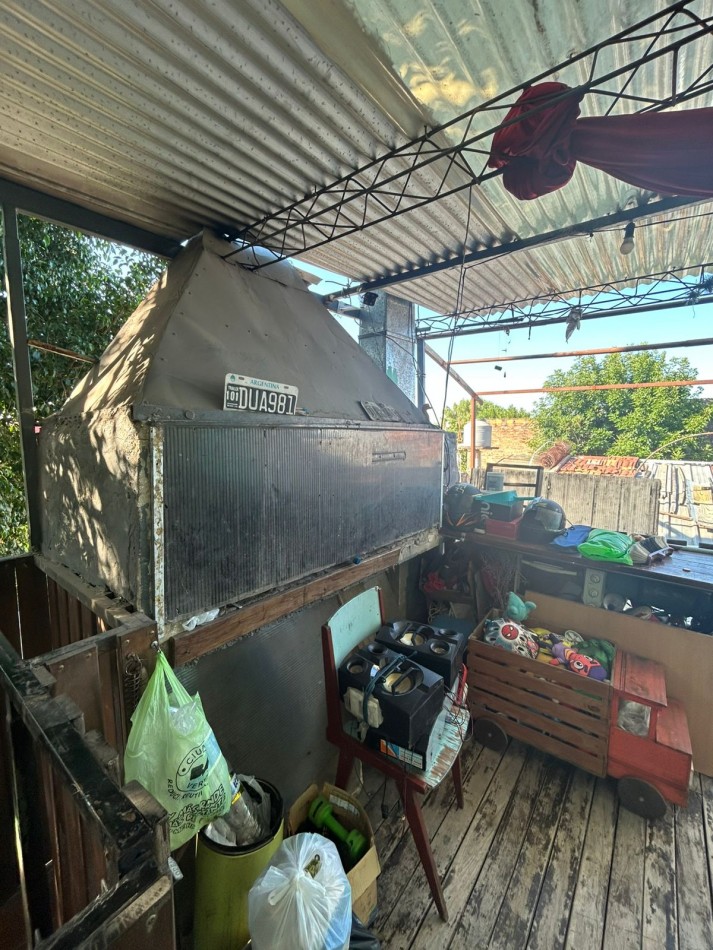 CASA EN VENTA CON LOCALES, villa de mayo 