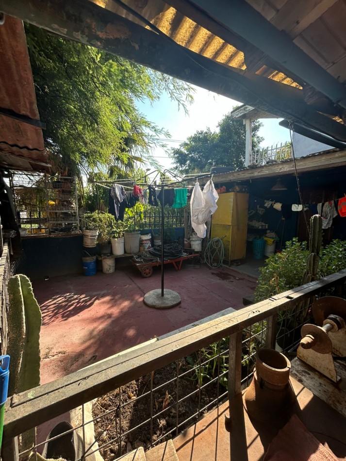 CASA EN VENTA CON LOCALES, villa de mayo 