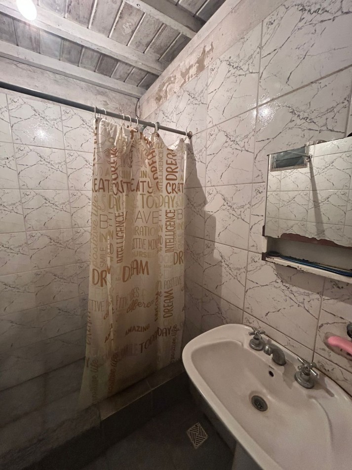 CASA EN VENTA CON LOCALES, villa de mayo 