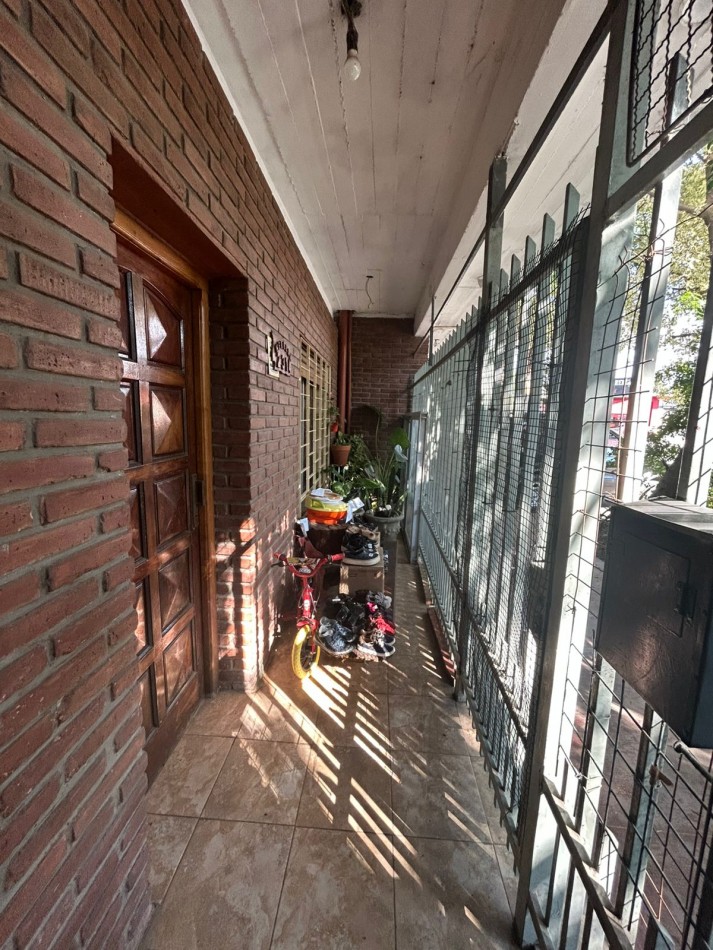 CASA EN VENTA CON LOCALES, villa de mayo 