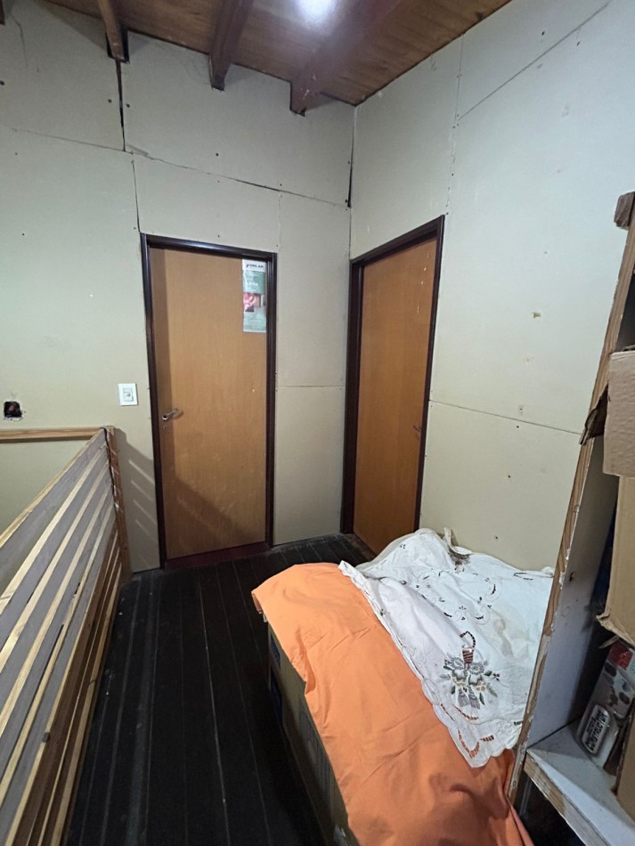 CASA EN VENTA CON LOCALES, villa de mayo 