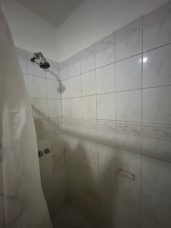 CASA EN VENTA CON LOCALES, villa de mayo 