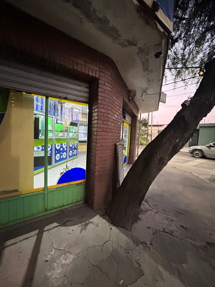 CASA EN VENTA CON LOCALES, villa de mayo 