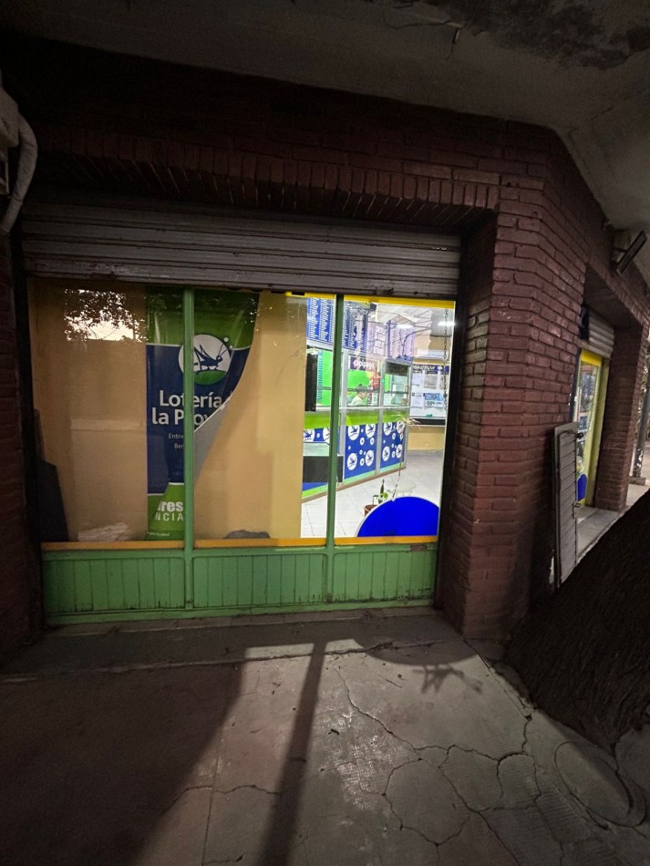 CASA EN VENTA CON LOCALES, villa de mayo 