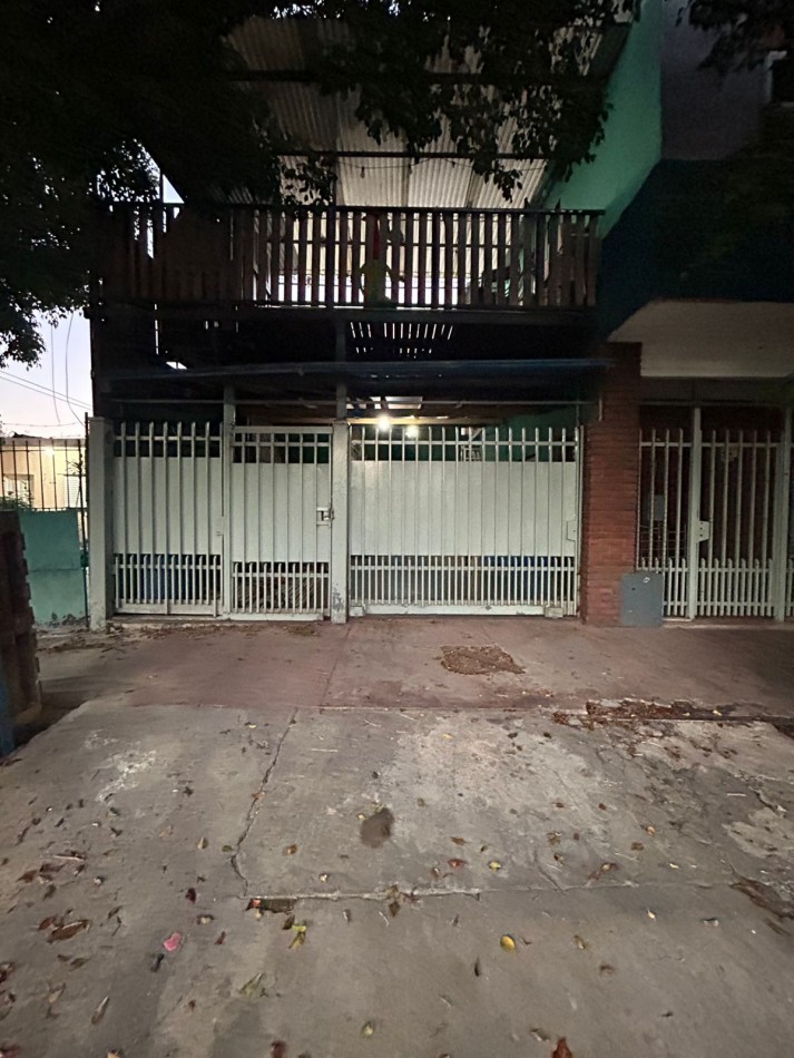 CASA EN VENTA CON LOCALES, villa de mayo 