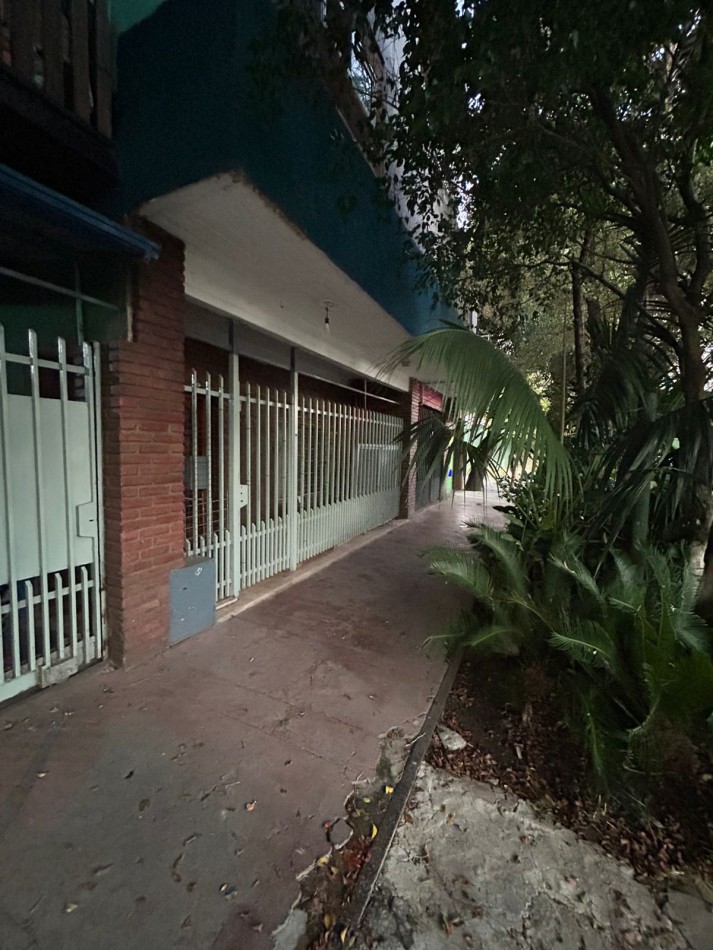 CASA EN VENTA CON LOCALES, villa de mayo 