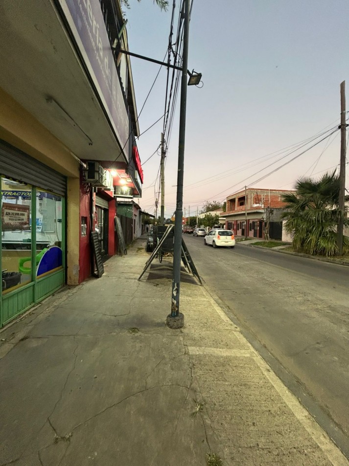 CASA EN VENTA CON LOCALES, villa de mayo 