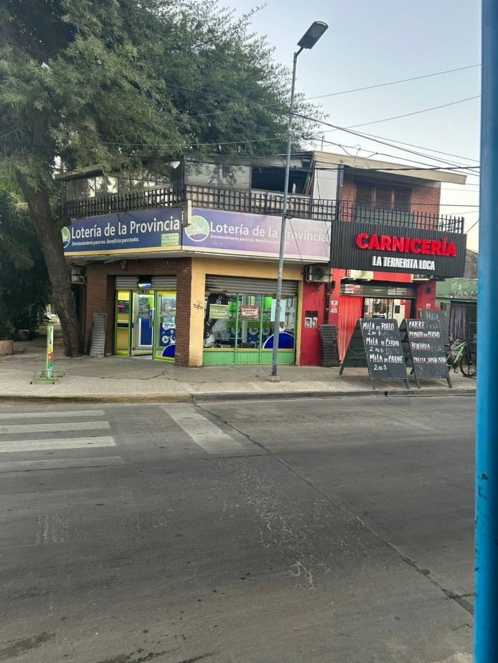 CASA EN VENTA CON LOCALES, villa de mayo 