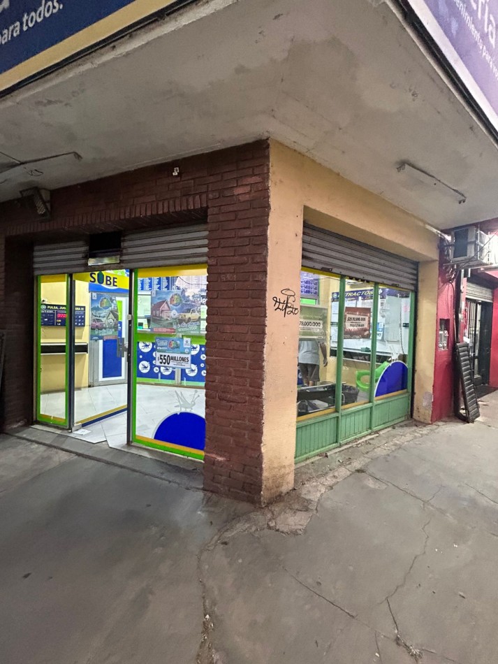 CASA EN VENTA CON LOCALES, villa de mayo 