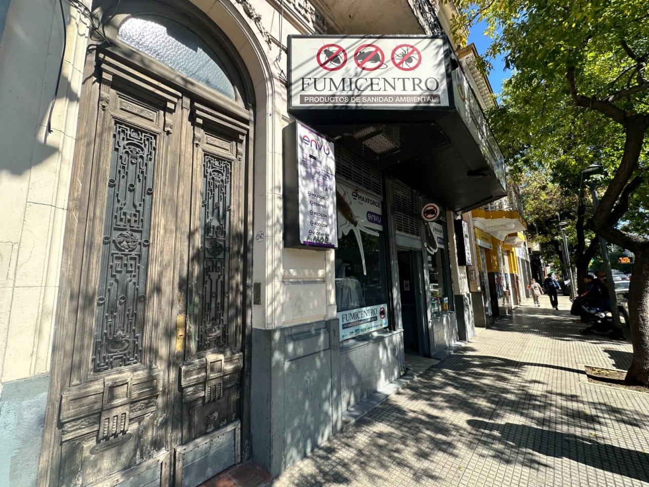 VENTA DE PH 4 HAMBIENTES 2 HABITACIONES EXCELENTE UBICACION SOBRE AVENIDA SAN CRISTOBAL CABA