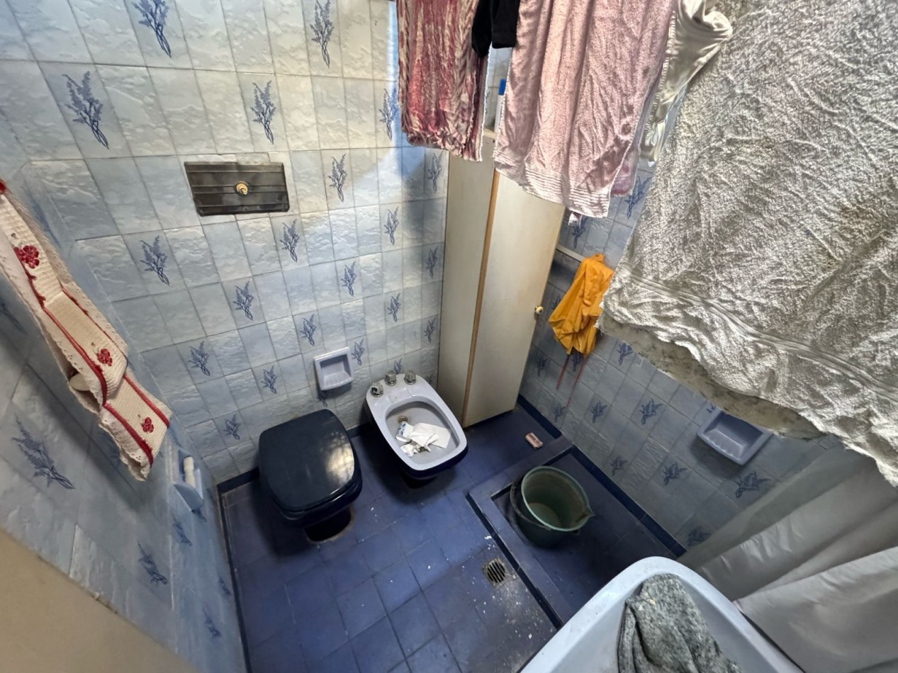 VENTA CASA 4 AMBIENTES COCHERA AMPLIO PARQUE MORENO