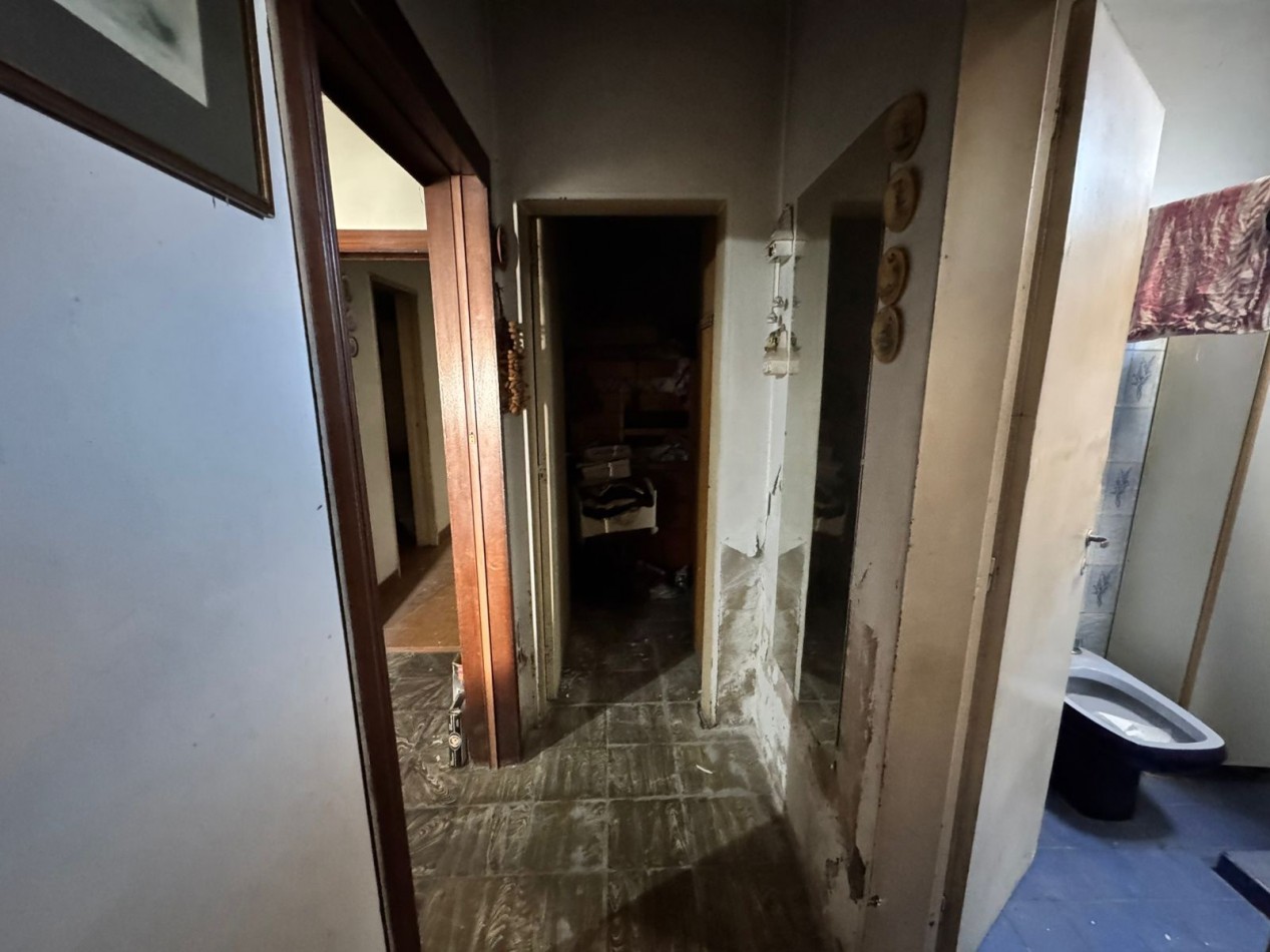 VENTA CASA 4 AMBIENTES COCHERA AMPLIO PARQUE MORENO