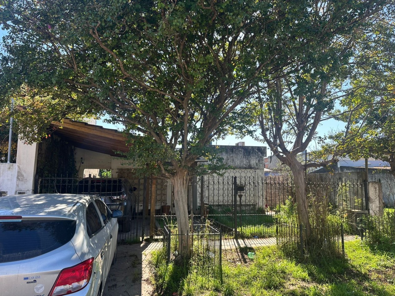 VENTA CASA 4 AMBIENTES COCHERA AMPLIO PARQUE MORENO