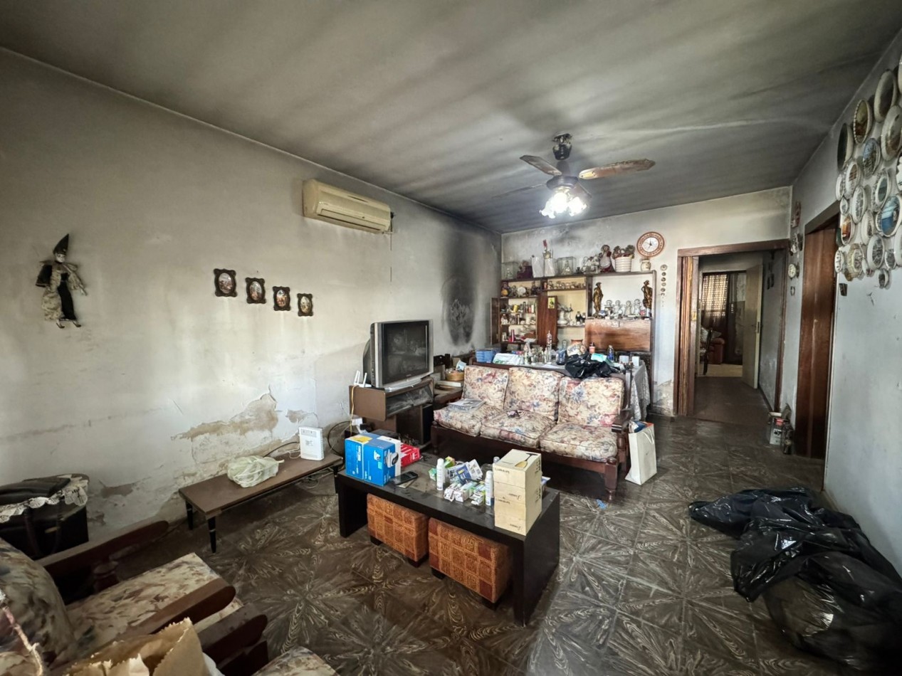 VENTA CASA 4 AMBIENTES COCHERA AMPLIO PARQUE MORENO
