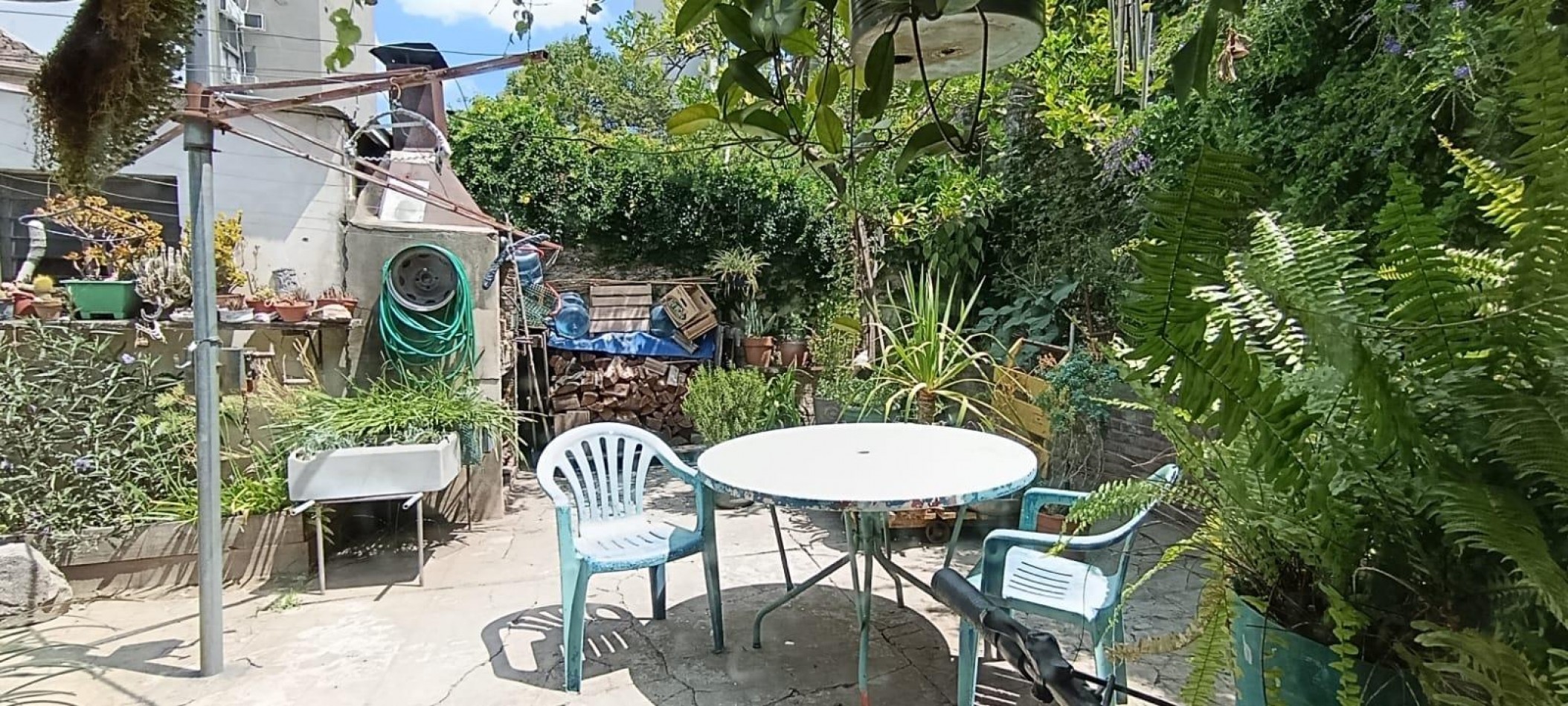 VENTA CASA 5 AMBIENTES PATIO COCHERA UBICACION PRIVILIEGIADA MORENO CENTRO APTO CREDITO