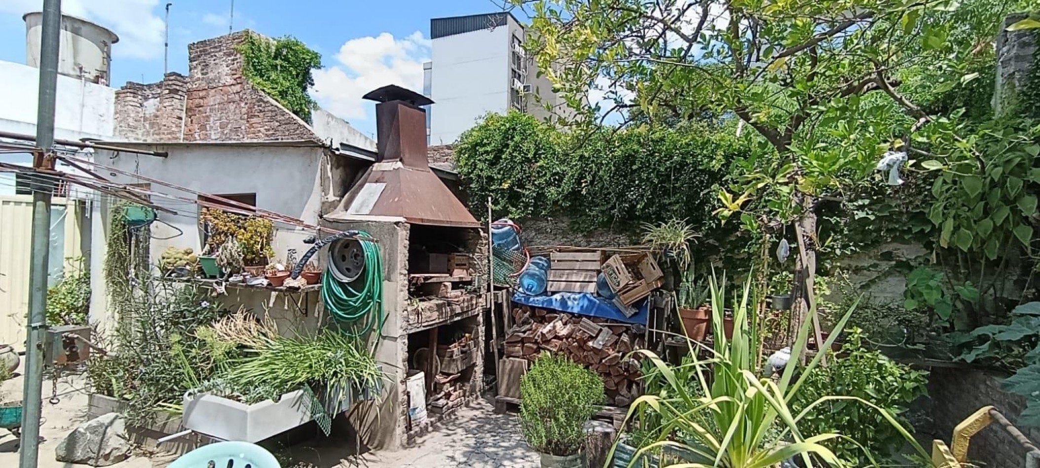 VENTA CASA 5 AMBIENTES PATIO COCHERA UBICACION PRIVILIEGIADA MORENO CENTRO APTO CREDITO