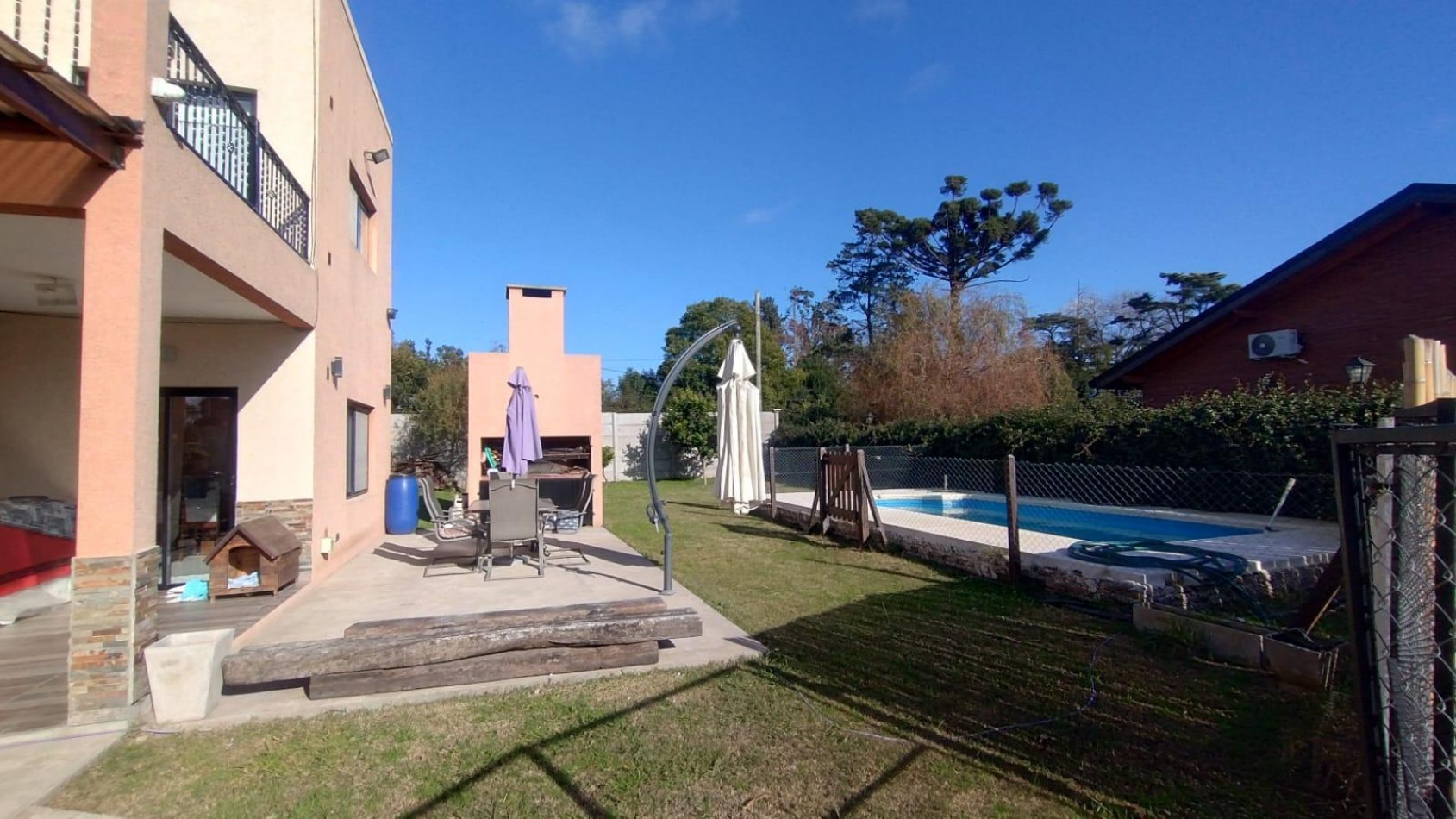 VENTA CASA 4 AMBIENTES PILETA PARQUE FRANCISCO ALVAREZ APTO CREDITO