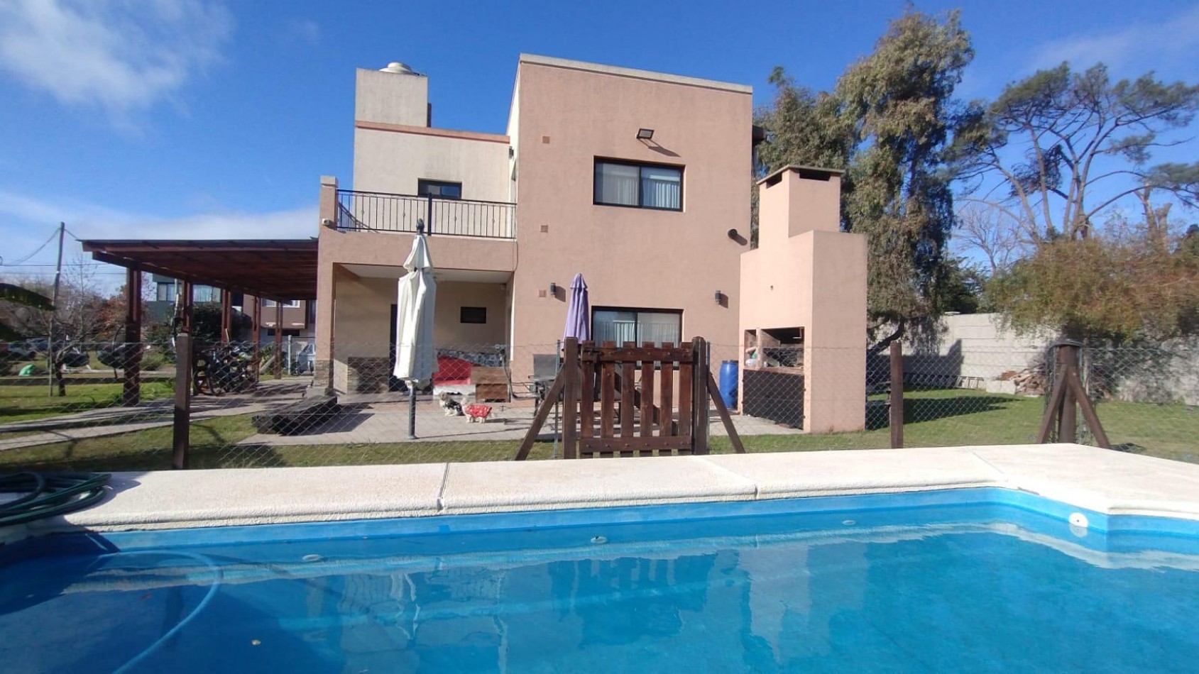VENTA CASA 4 AMBIENTES PILETA PARQUE FRANCISCO ALVAREZ APTO CREDITO