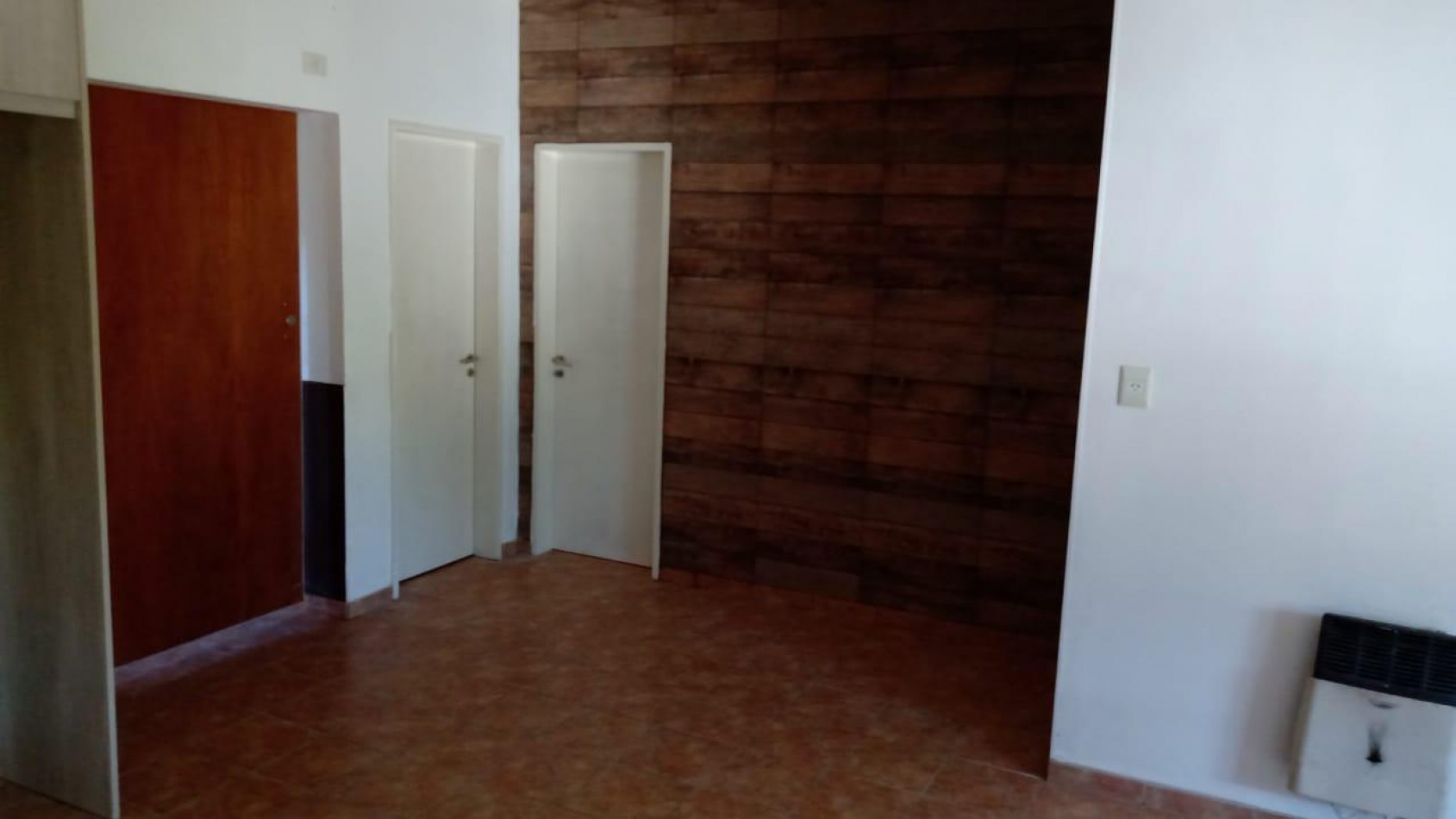 VENTA CASA 4 AMBIENTES CON COCHERA Y PATIO MORENO