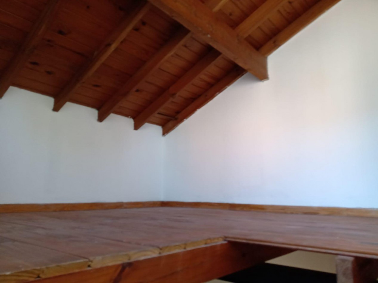 VENTA CASA 4 AMBIENTES CON COCHERA Y PATIO MORENO