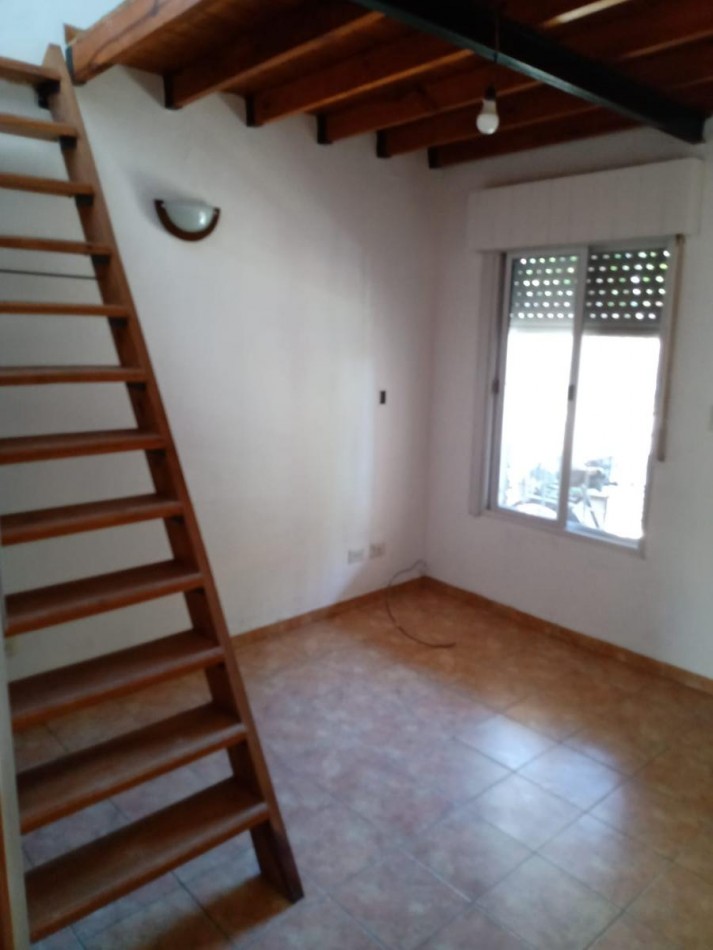 VENTA CASA 4 AMBIENTES CON COCHERA Y PATIO MORENO