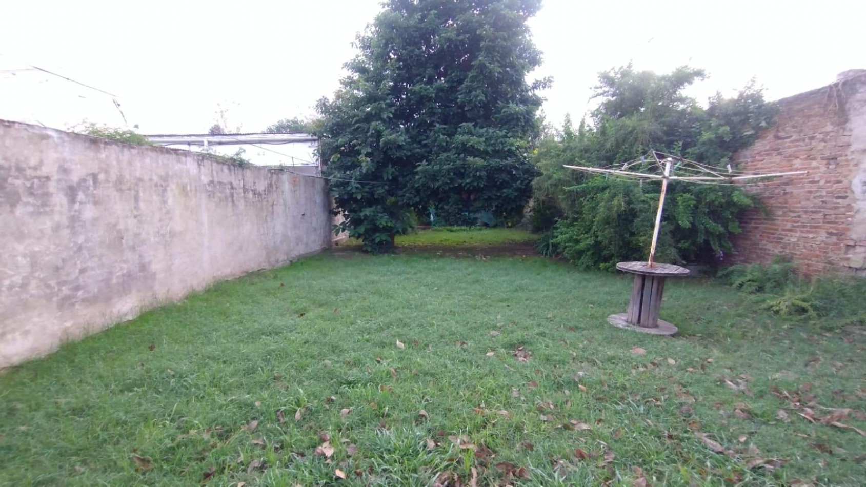 VENTA CASA 4 AMBIENTES CON COCHERA Y PATIO MORENO