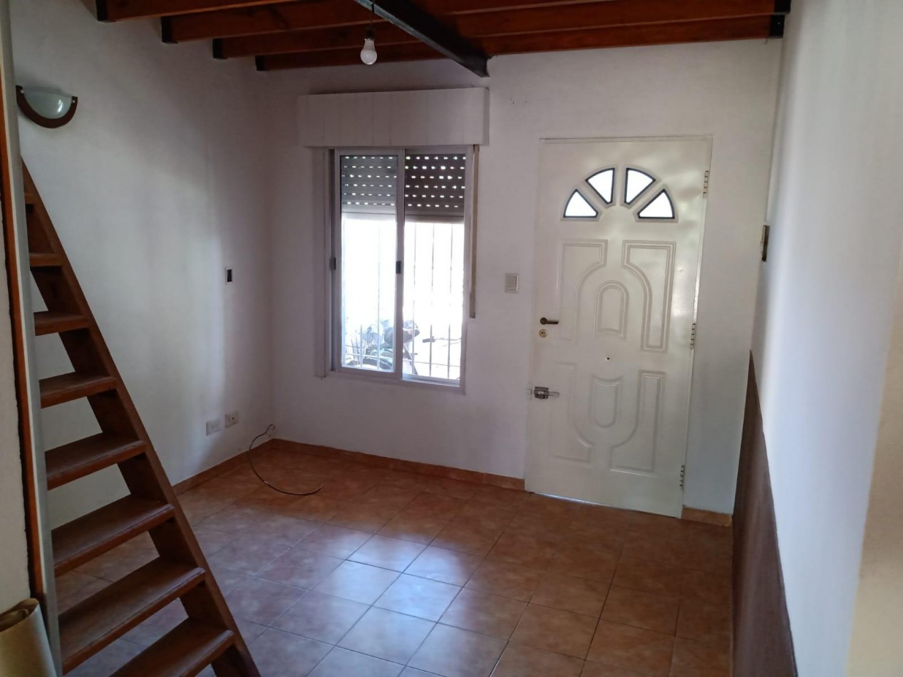 VENTA CASA 4 AMBIENTES CON COCHERA Y PATIO MORENO