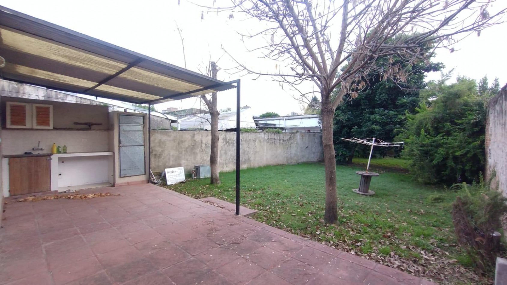 VENTA CASA 4 AMBIENTES CON COCHERA Y PATIO MORENO