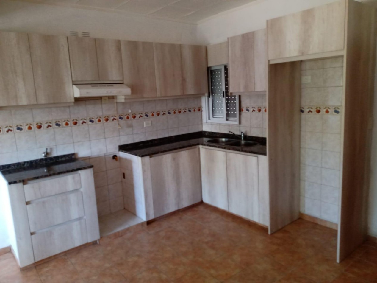 VENTA CASA 4 AMBIENTES CON COCHERA Y PATIO MORENO