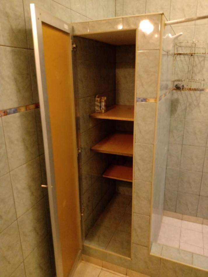 VENTA CASA 4 AMBIENTES CON COCHERA Y PATIO MORENO