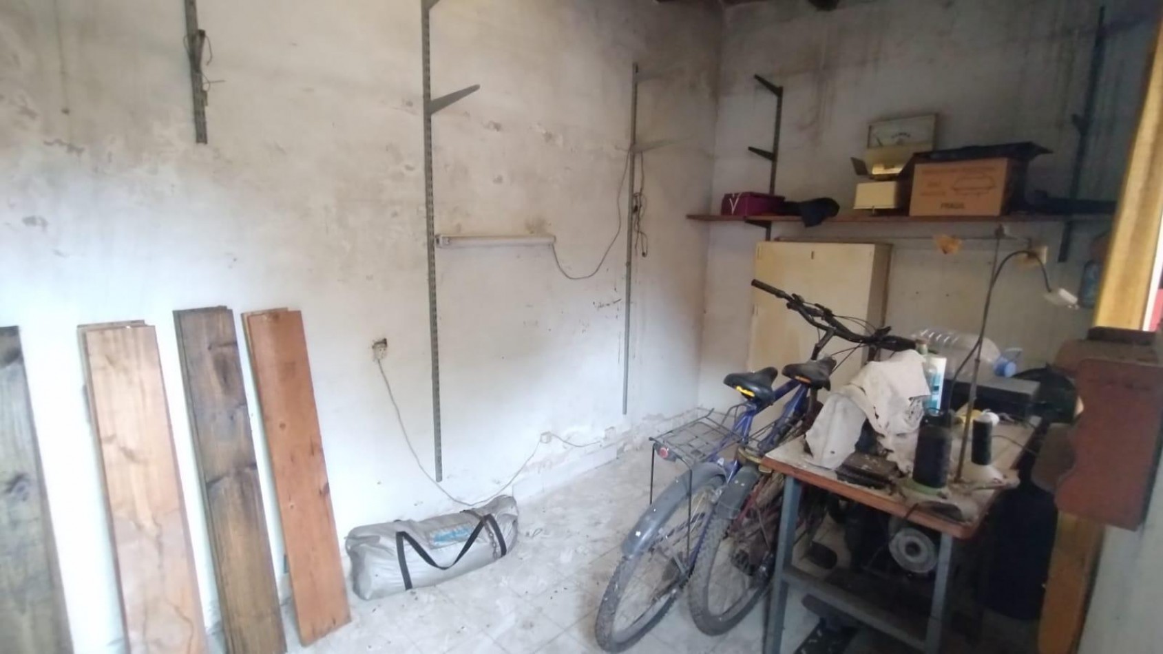 VENTA CASA 3 AMBIENTES MORENO CENTRO