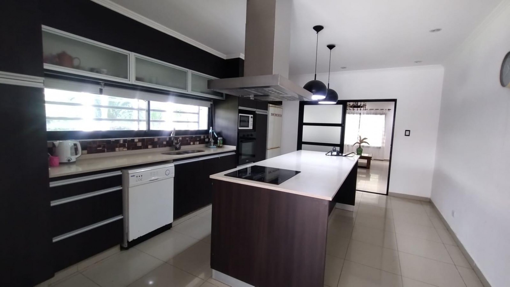 VENTA CASA QUINTA 5 AMBIENTES PARQUE PILETA MORENO