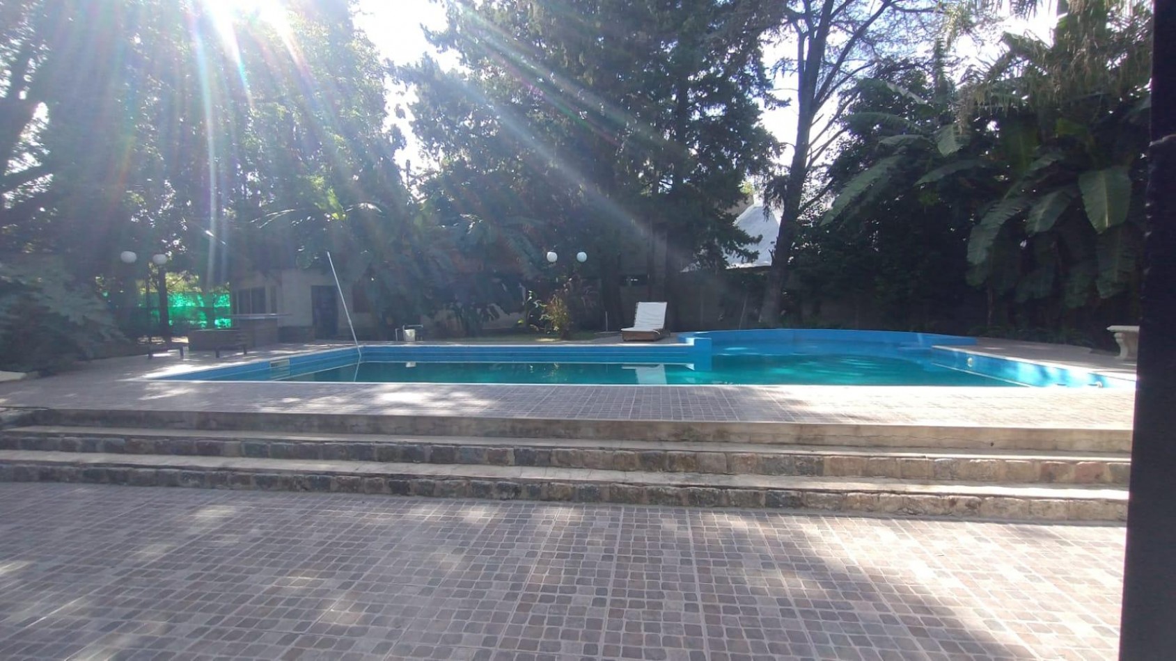 VENTA CASA QUINTA 5 AMBIENTES PARQUE PILETA MORENO