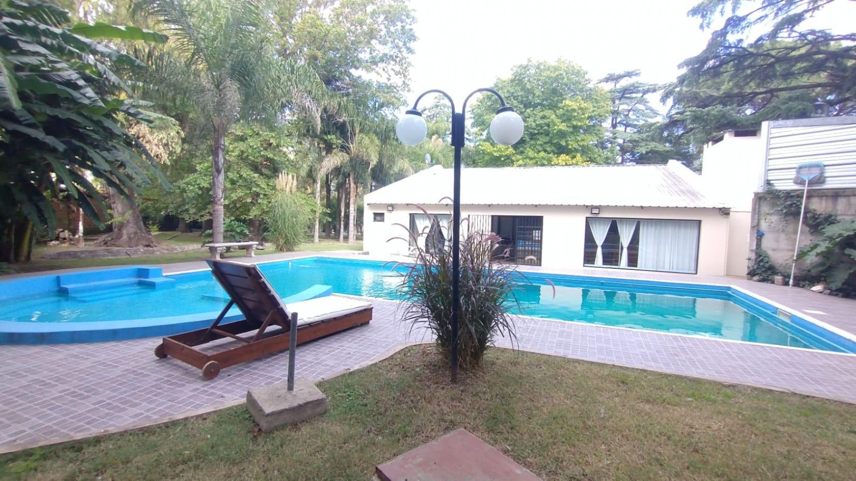 VENTA CASA QUINTA 5 AMBIENTES PARQUE PILETA MORENO