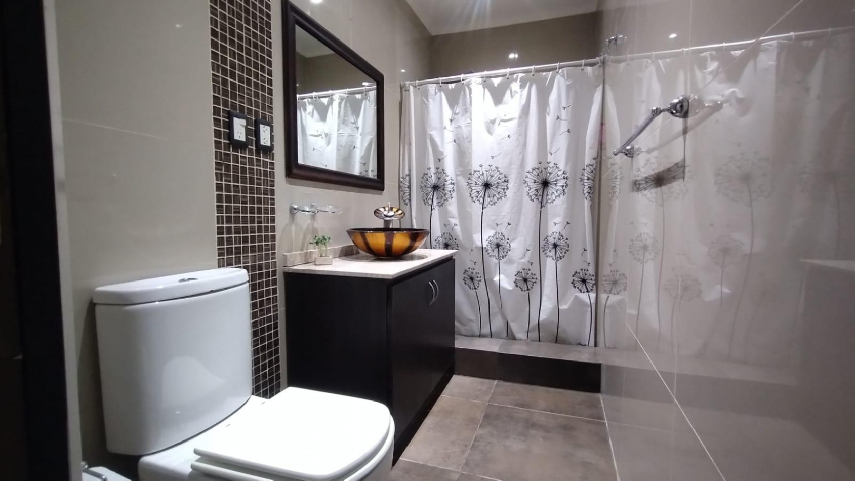 VENTA CASA QUINTA 5 AMBIENTES PARQUE PILETA MORENO