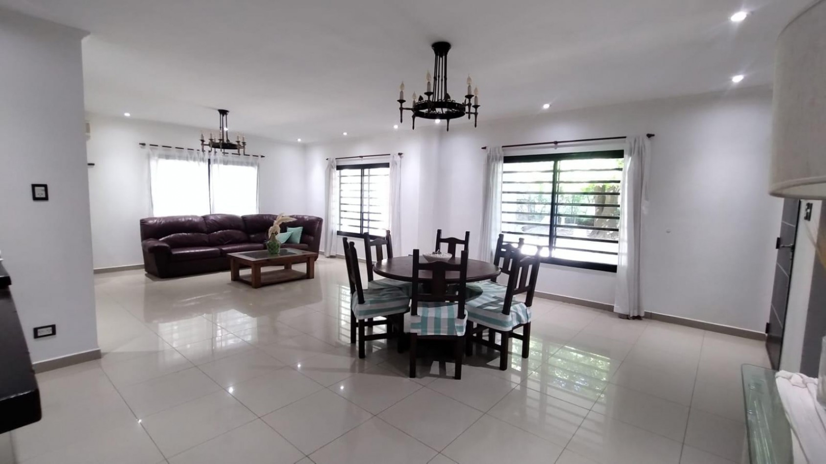 VENTA CASA QUINTA 5 AMBIENTES PARQUE PILETA MORENO
