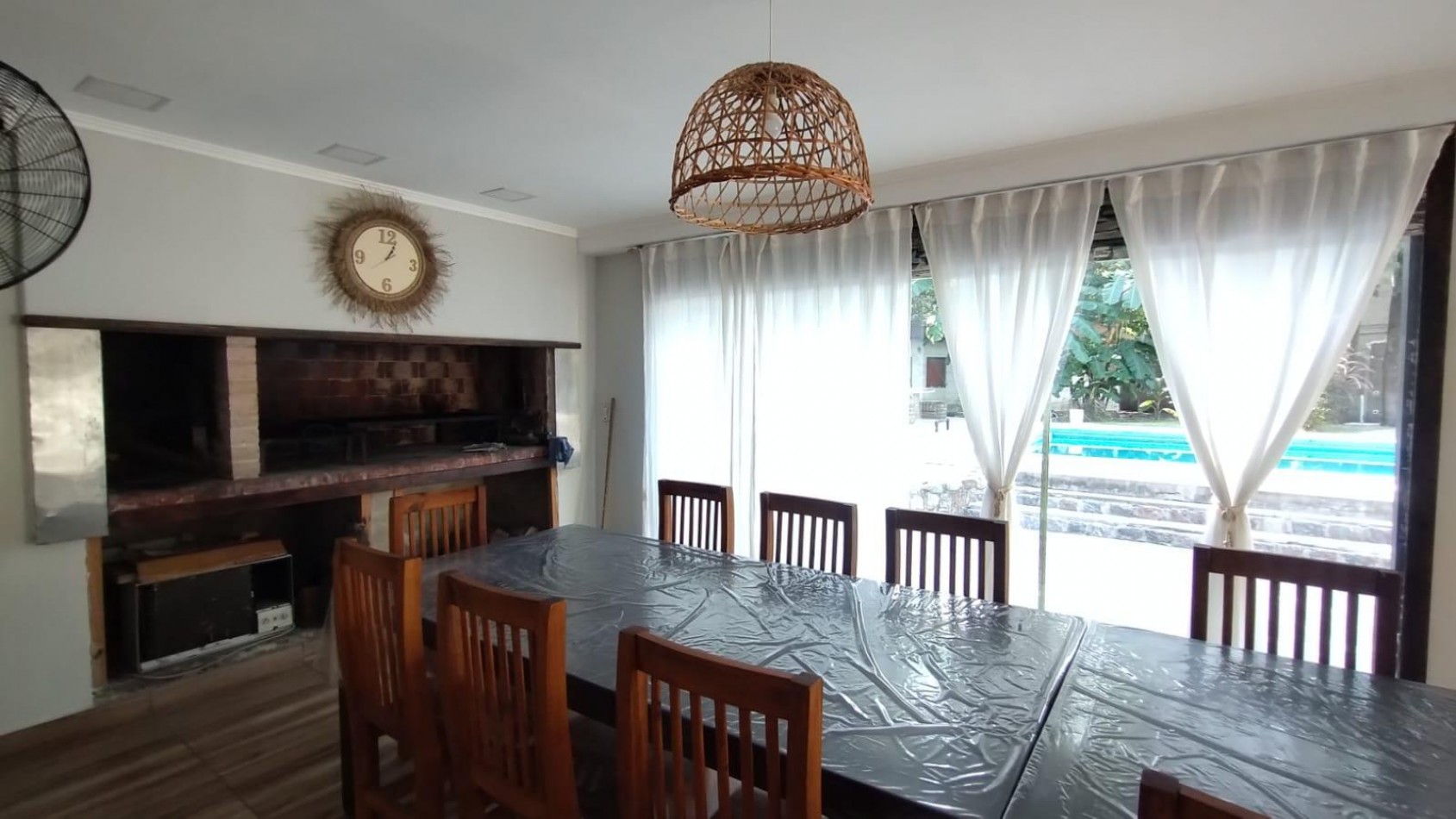 VENTA CASA QUINTA 5 AMBIENTES PARQUE PILETA MORENO