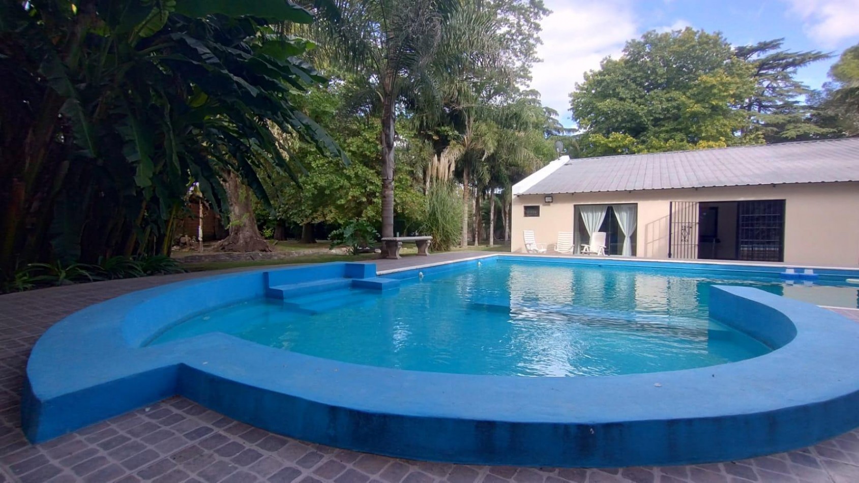 VENTA CASA QUINTA 5 AMBIENTES PARQUE PILETA MORENO