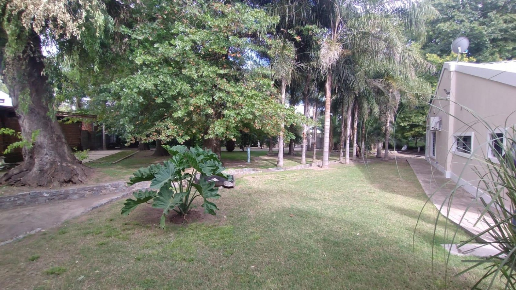 VENTA CASA QUINTA 5 AMBIENTES PARQUE PILETA MORENO