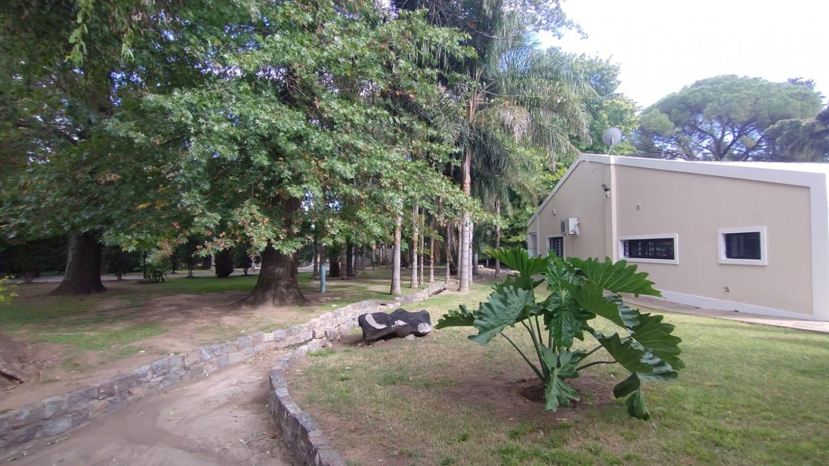 VENTA CASA QUINTA 5 AMBIENTES PARQUE PILETA MORENO