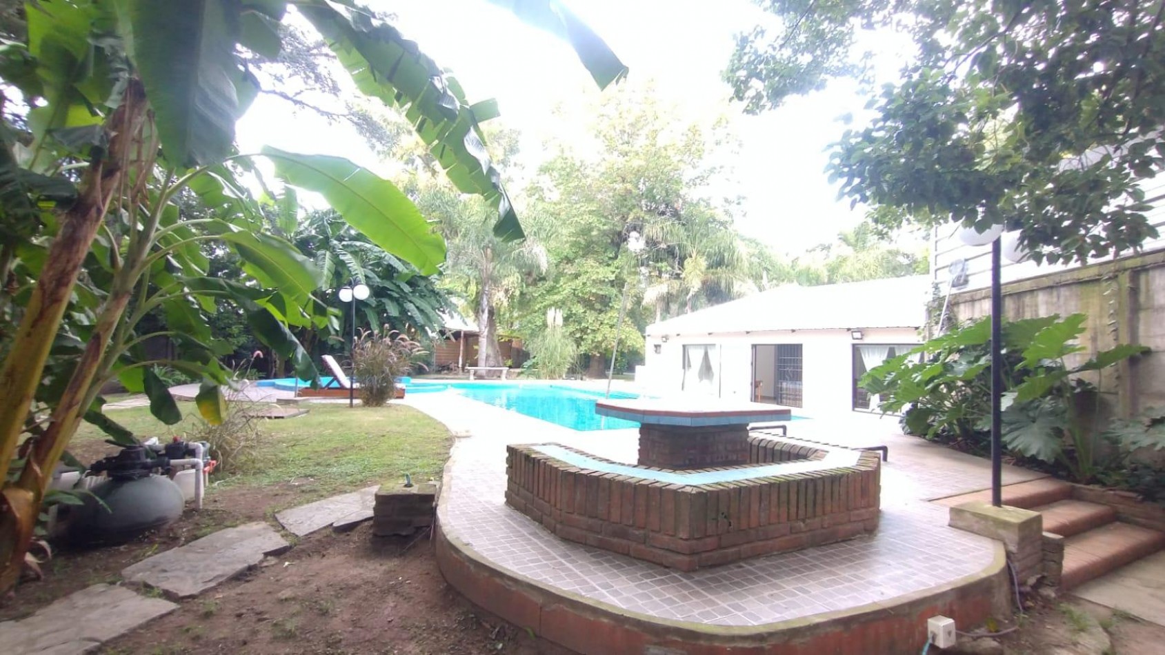 VENTA CASA QUINTA 5 AMBIENTES PARQUE PILETA MORENO