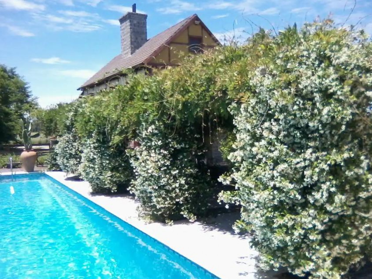 VENTA CASA DE CAMPO 6 AMBIENTES CON CASA DE HUESPEDES CASTELLI BS AS
